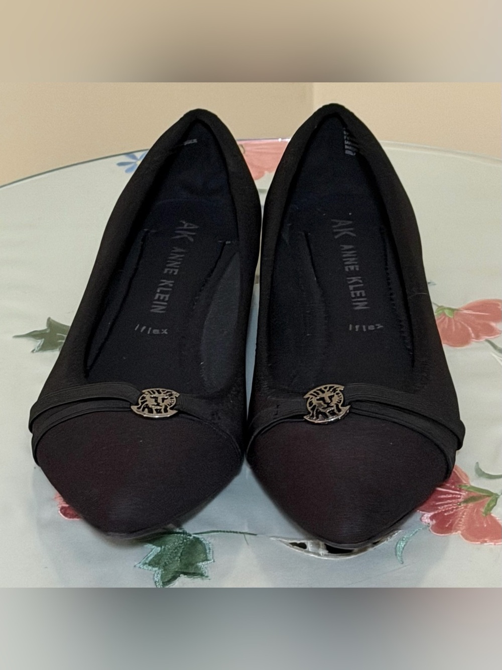 Anne Klein Women's Black Pointed Toe Ballet Flats Size 9